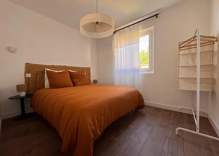 Petite Maison A La Campagne